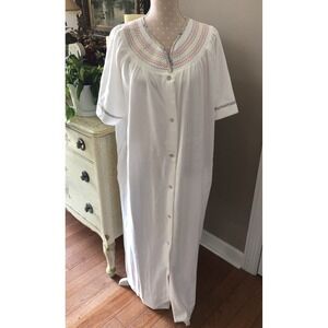 Vtg Terry Cloth Housecoat Robe Size Large Short Sleeve Snaps Pockets Embroidered